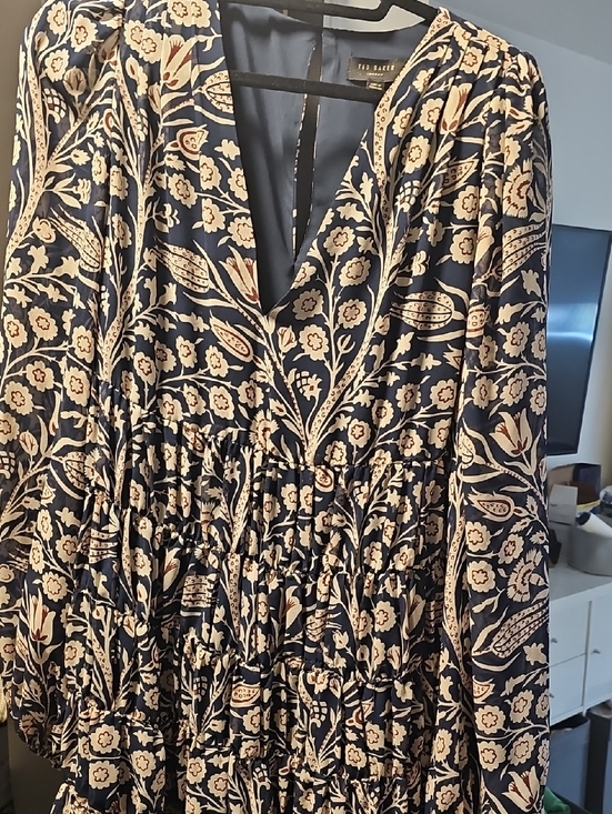 Ted Baker Dresses & Skirts - Ted Baker Navy and Cream Floral V-Neck Long Sleeve Dress
